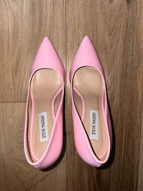 Steve Madden Pastel Pink Pointed Toe Heels